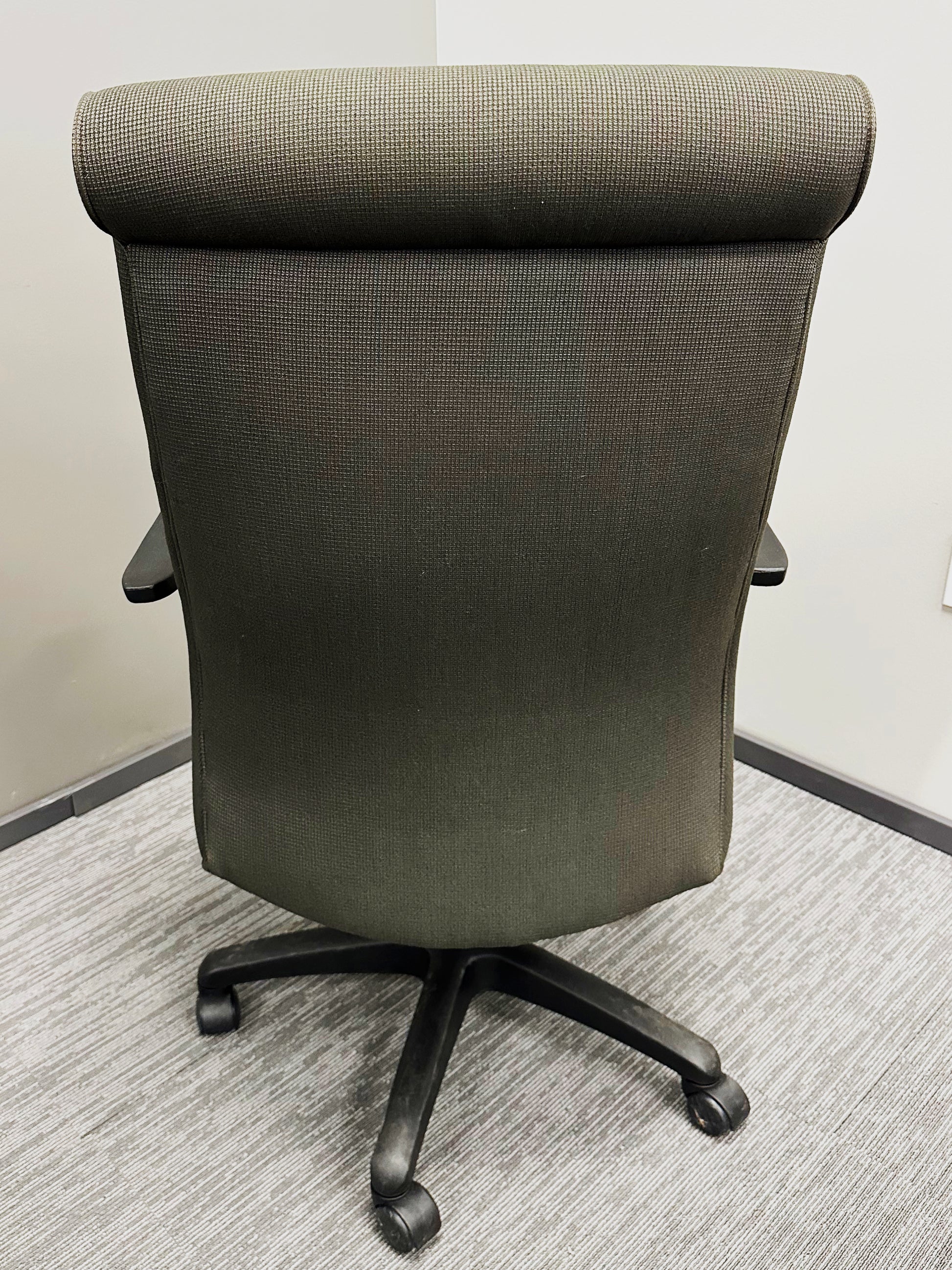 Krug Cadence High Back Conference Chair – Office Furniture Broker